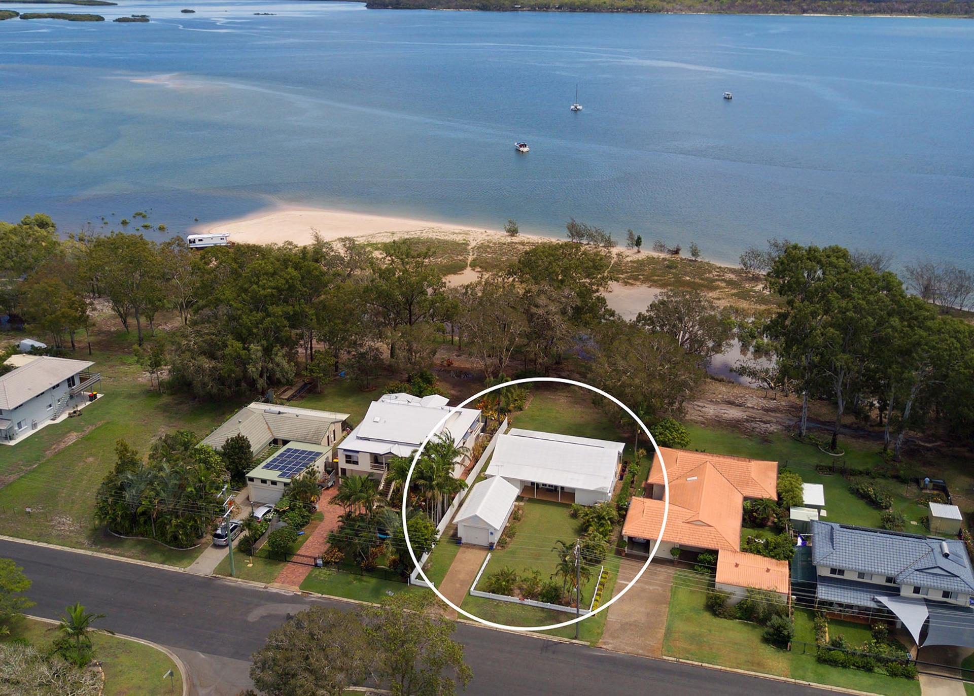 Riverside Burrum Heads Riverfront 3BR River Fishing
